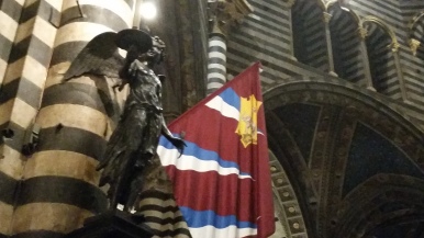 La Torre banner inside the Duomo